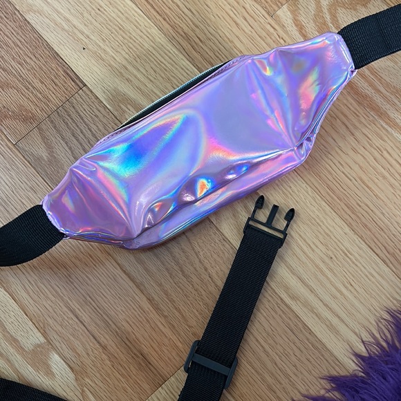 Pink iridescent belt bag like new condition - Picture 3 of 4
